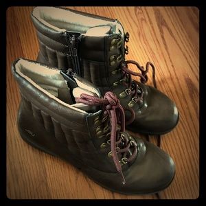 NWOT Brown lace up combat boots